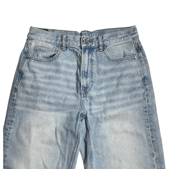 American Eagle Light Wash Distressed Mom Jeans Women’s US 6 - Picture 2 of 8